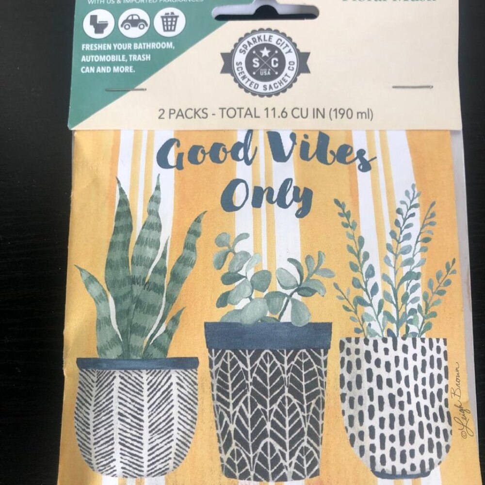 2 Sparkle City Scent Sachet Christmas Holiday Air Freshener Powdery Floral Musk